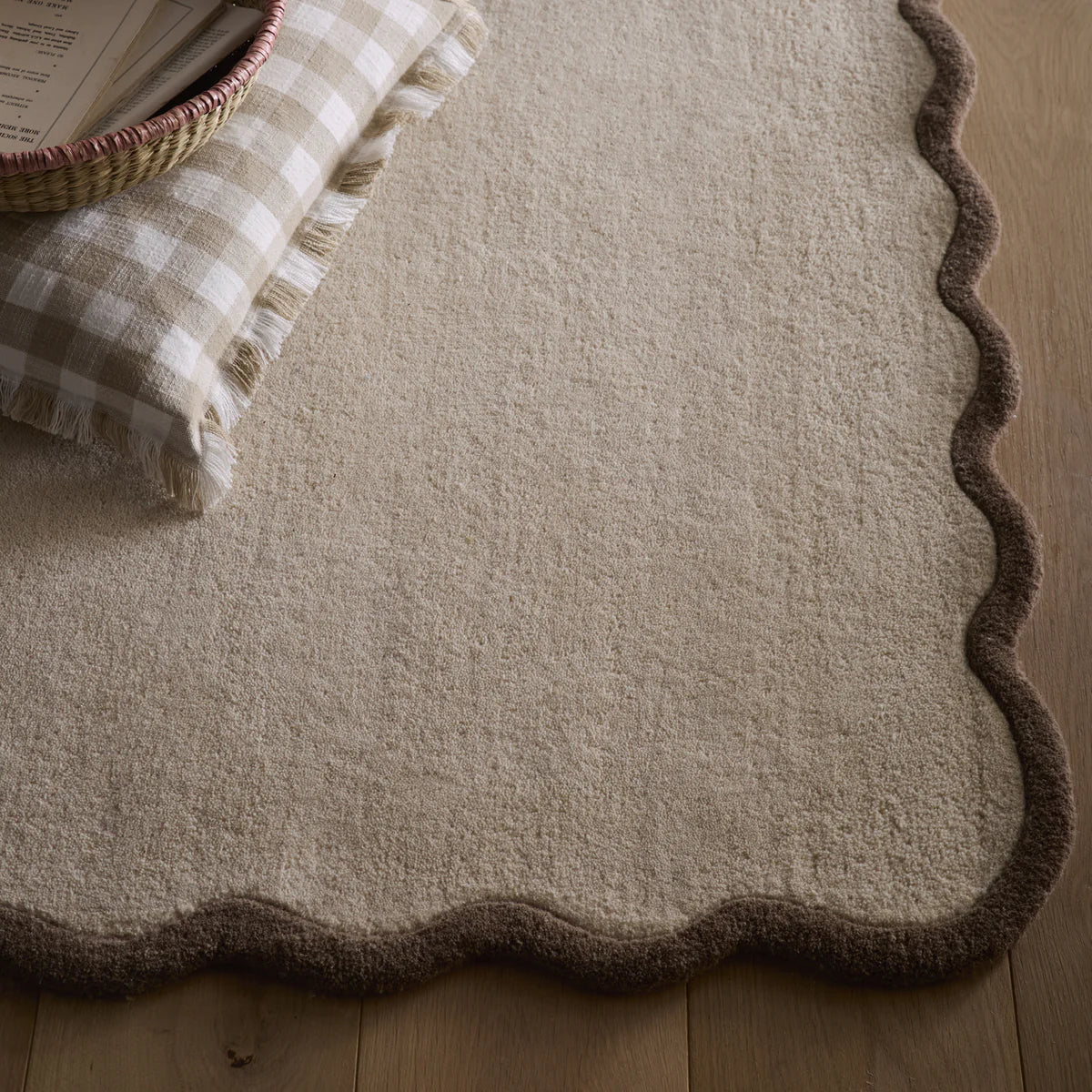 Origins Scalloped Elsie Natural/Brown Rug